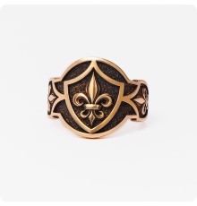 Кольцо с Геральдической Лилией из золота