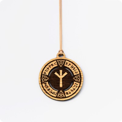 Руна Альгиз (Руна Тростника) в руническом круге из дерева