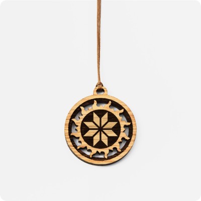 Оберег Алатырь в Солнечном круге из дерева Дуба