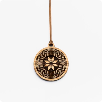 Славянский оберег Алатырь из дерева