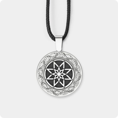 Оберег Алатырь-щит из серебра в дубовых листьях