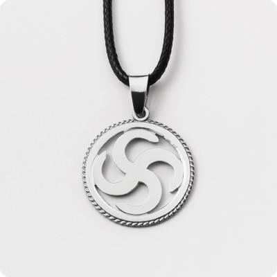 Оберег Сваор из серебра в круге