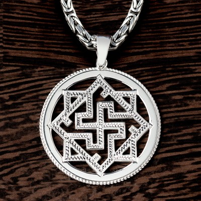 Оберег Валькирия из серебра в круге