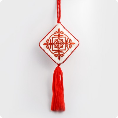 Вышивка оберег со славянским символом Валькирия